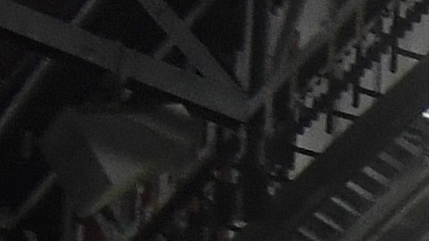 El aficionado pego cada uno de los trozos para tratar de salvar su acceso a Wembley en la final de la Carabao Cup.