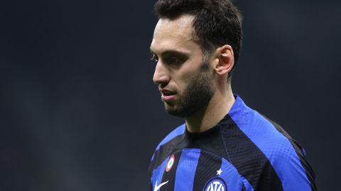 Hakan Çalhanoğlu fue titular en la victoria del Inter ante el AC de Milán 1-0 el domingo 5 de enero.