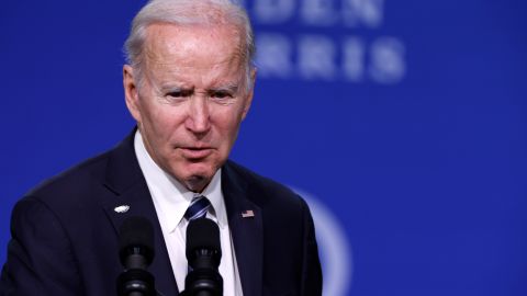 Las mejores encuestas que ha recibido Biden en las últimas semanas aún tienen el índice de desaprobación por encima del de aprobación.