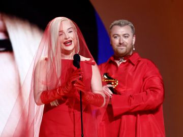 Sam Smith dejó que Kim Petras diera sola el discurso.