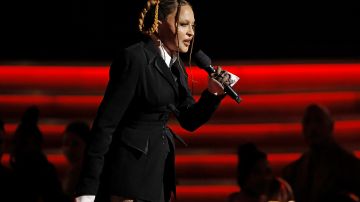 La cantante Madonna recibe comentarios negativos en su contra por su más reciente presentación pública.