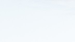 Unas 50,000 personas participan en las labores de rescate de quienes se creen que han quedado sepultados bajo los escombros.