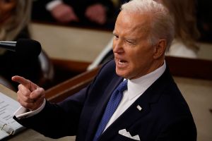Por qué debe preocupar el mensaje de Biden sobre inmigrantes y latinos en el Estado de la Unión (podcast)