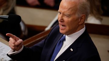 Joe Biden, pronuncia su discurso sobre el estado de la Unión durante una reunión conjunta del Congreso en la Cámara de Representantes.