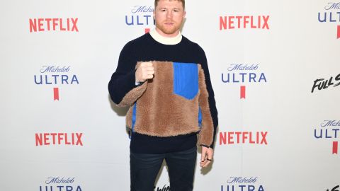 El boxeador mexicano disfrutó el encuentro del Super Bowl LVII.