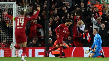 Courtois regaló el segundo gol del Liverpool.