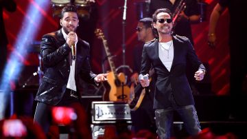 El salsero Marc Anthony y Maluma en los 'Premios Juventud' en el año 2017.