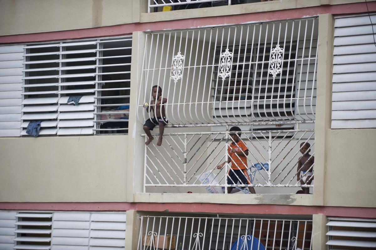 Niño de 4 años cae desde el balcón del segundo piso de un edificio en ...