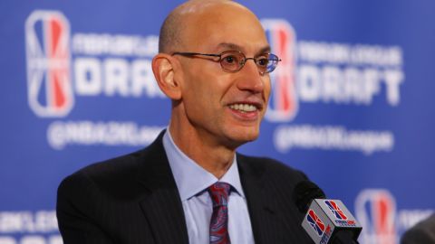 Adam Silver hizo una demostración en vivo de la nueva tecnología.