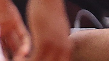 Alarmas en Milwaukee: Giannis Antetokounmpo se retira del Bulls-Bucks tras un fuerte golpe en una mano [Video]