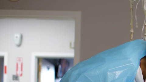 Los agentes para combatir el cáncer en el paciente probablemente atacaron partes de su cerebro