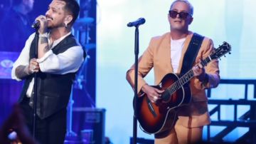 Alejandro Sanz invitó a Christian Nodal a cantar en su concierto de Guadalajara