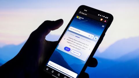 Ahora muchos usuarios usan el celular para todo tipo de transacciones y compras.