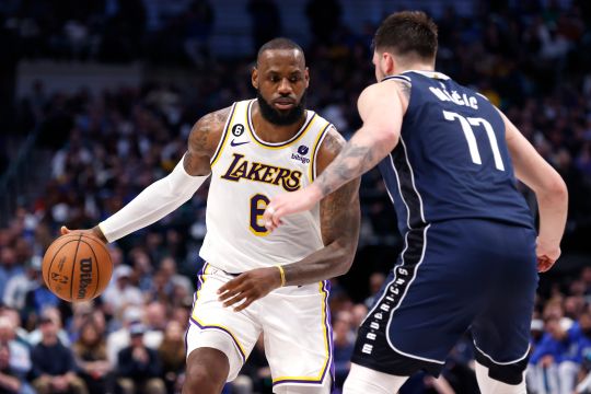 LeBron James enciende las alarmas en los Lakers ante una posible larga ausencia por lesión de pie