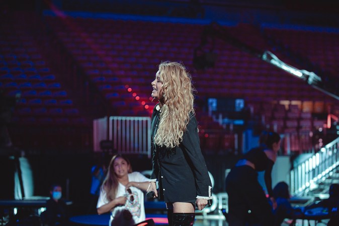 Paulina Rubio en el ensayo de 'Premio Lo Nuestro 2023' el día lunes.