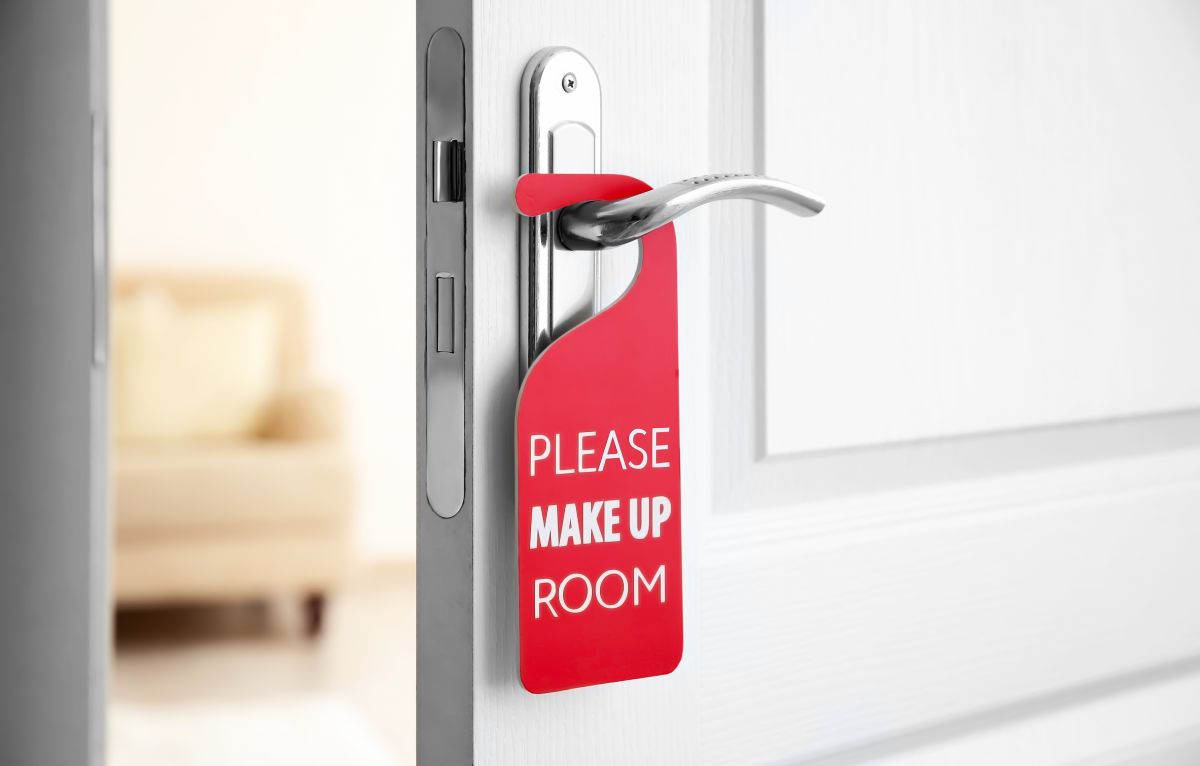 Make pleasure. Таблички на дверь отеля please, make up my Room. Таблички на ручки в отеле. Color Door Hanger белая. Hotel Door Handle.