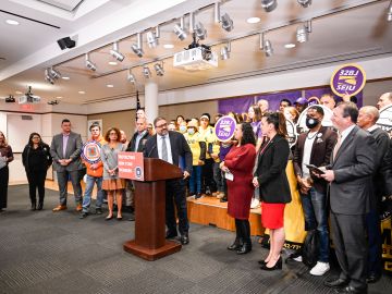 El Fiscal de Manhattan, Alvin Bragg, en el anuncio de la nueva Unidad contra robo de salarios.