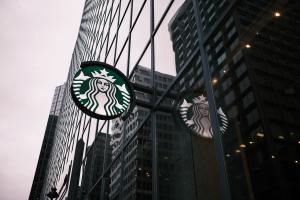 Frapuccinos embotellados de Starbucks son retirados del mercado por posible contenido de vidrio en la bebida