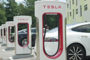 Tesla abrirá sus estaciones de recarga en EE.UU. a la competencia