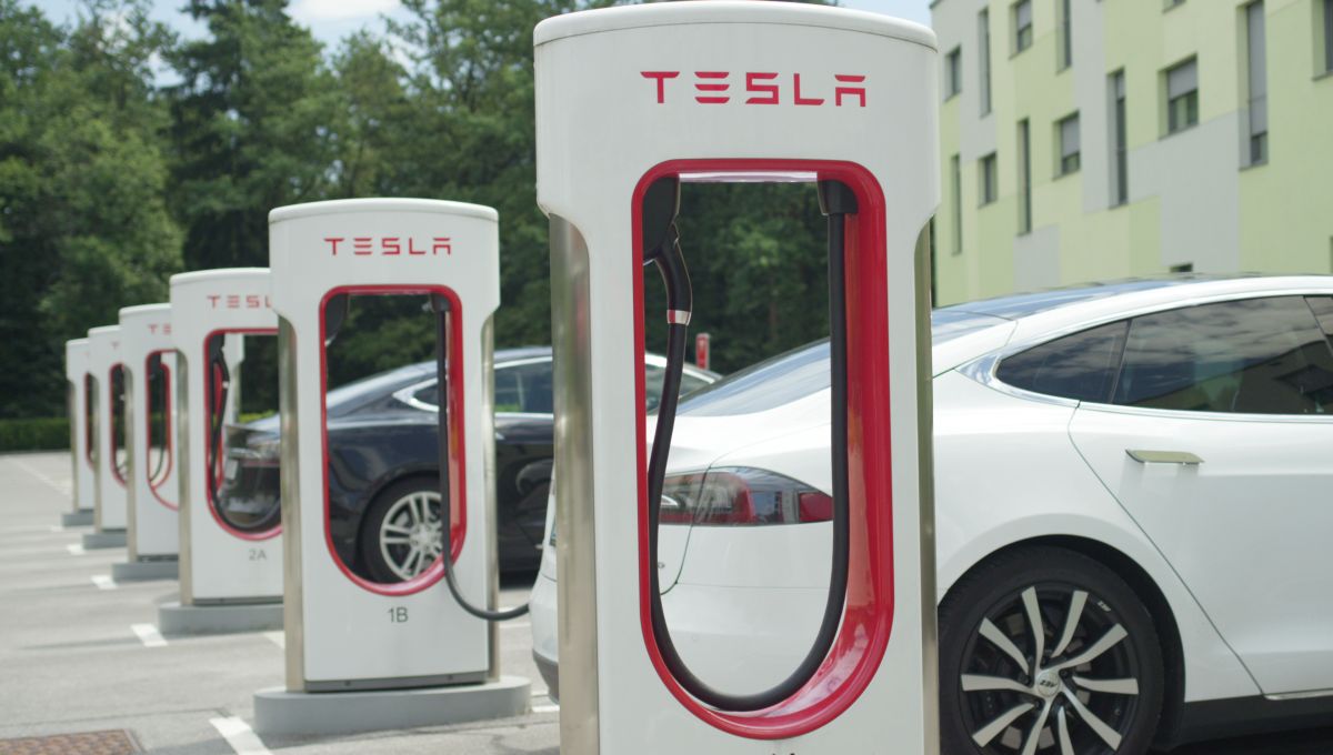 EE.UU. espera contar con 500,000 cargadores para 2030, incluidos 7,500 de Tesla.