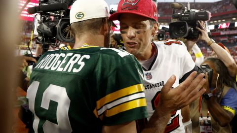 De leyenda a leyenda: Tom Brady pide a Aaron Rodgers que no se retire de la NFL