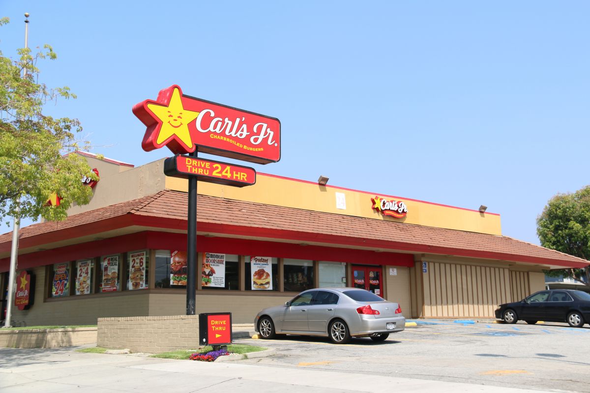 How much money do you need to open a Carl’s Jr franchise?