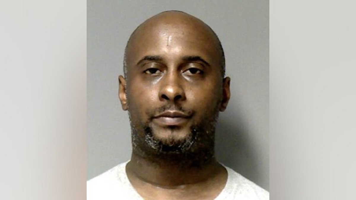 Padre del hombre que mató a tres estudiantes en Michigan dijo que su