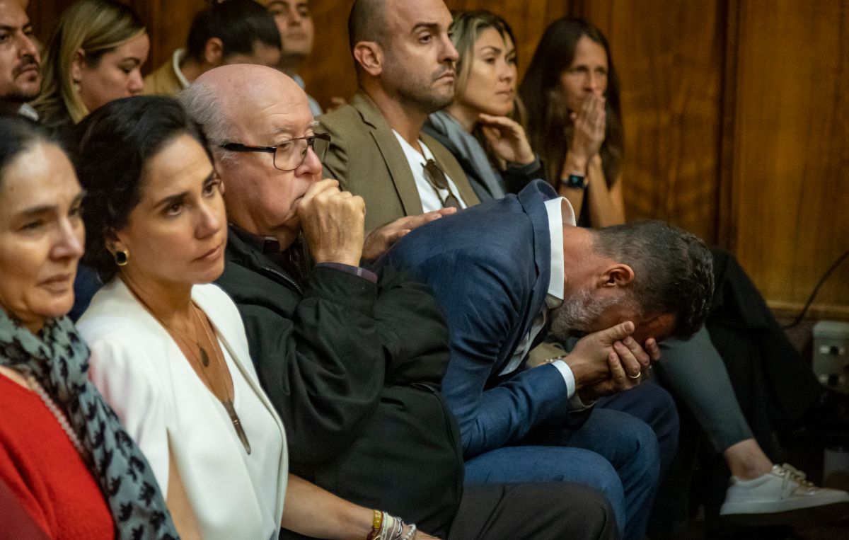 El actor mexicano Pablo Lyle escucha a la jueza durante su sentencia en el Tribunal Penal de Miami Dade.