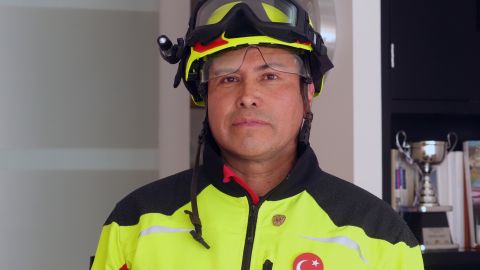 El mexicano que fue a Turquía a salvar gente de los escombros tras el sismo
