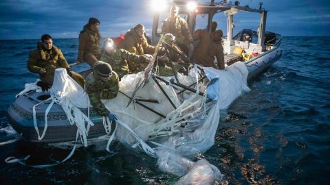 U.S. Fleet Forces Command recupera parte del globo espía chino