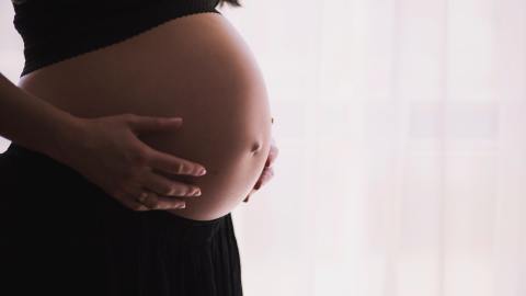 Mujer rusa embarazada en Argentina