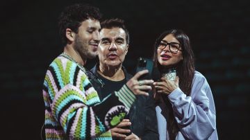 Sebastián Yatra, Adrián Uribe y Alejandra Espinoza ensayando en 'Premio Lo Nuestro 2023'