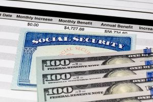Seguro Social podría quedarse sin fondos un año antes de lo esperado y beneficiarios podrían tener reducción de más del 20% en sus beneficios