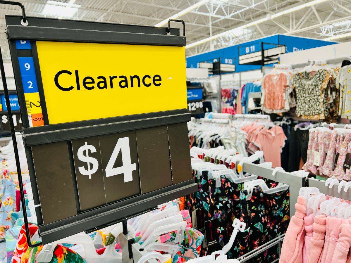 Walmart employees attempt to charge customer $92 for pants that only cost $4