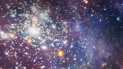 La imagen muestra un agujero negro en el espacio.