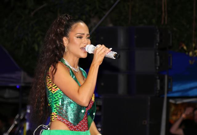 Colectivo Fácil de leer pista Natti Natasha abrió su chaqueta para mostrar su microbikini y botas negras hasta las rodillas - El Diario NY Colectivo Fácil de leer pista Natti Natasha abrió su chaqueta para mostrar su microbikini y botas negras hasta las rodillas - El Diario NY