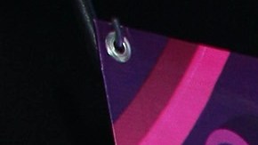 La peruana Laura Bozzo es criticada por la manera en que se viste y aseguran que se quiere parecer a su hija.