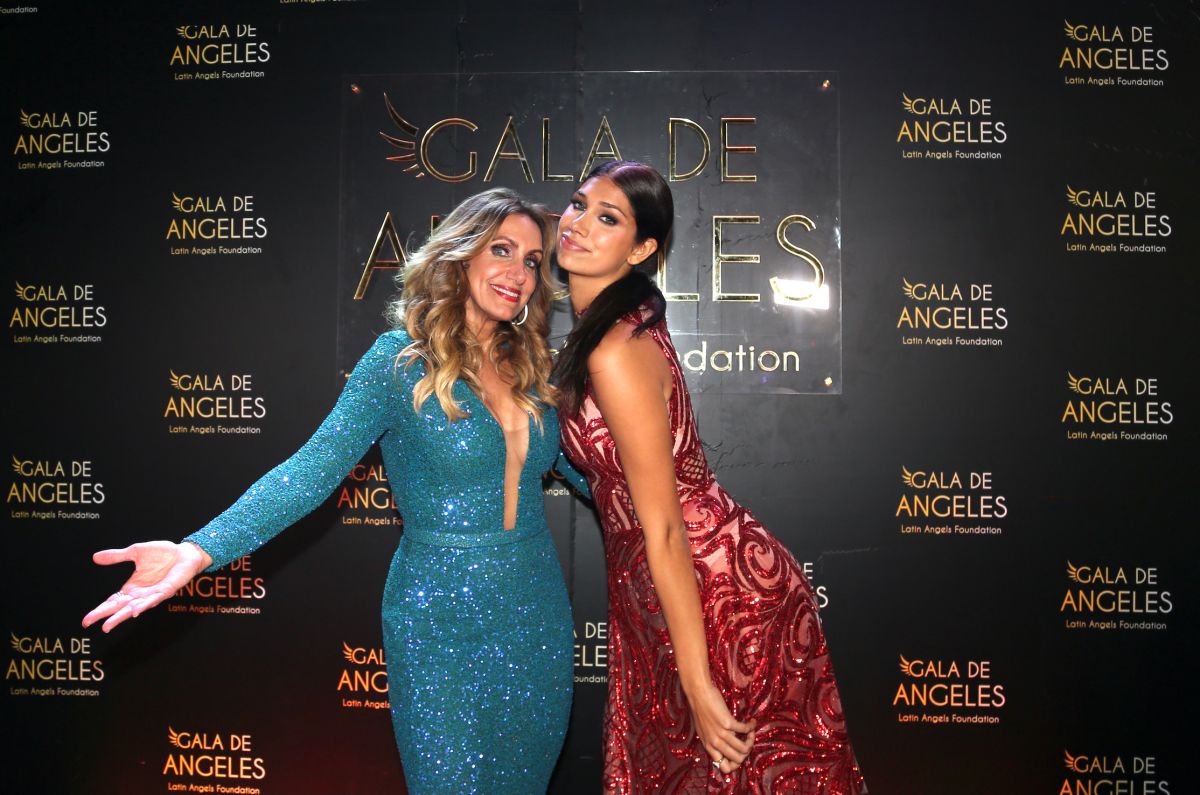 Lili Estefan poses with her daughter in Paris and is showered with compliments