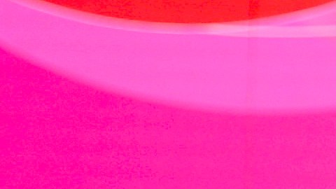 El cantante Maluma de una manera muy divertida ofreció una entrevista desde el mar.