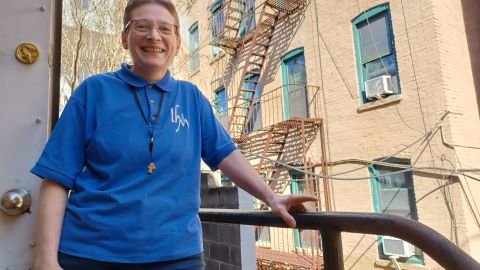 La religiosa es parte del engranaje del proyecto Thrive for Life que se acerca la población penitenciaria