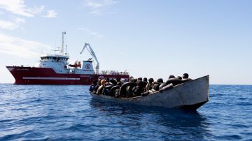 Más de 4.000 migrantes llegan a las costas de Italia en el fin de semana.