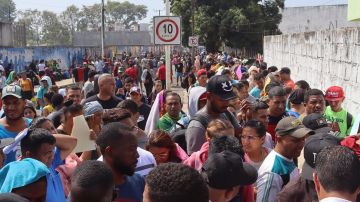 Tras el fin del Título 42, decenas de inmigrantes también piden asilo en México.