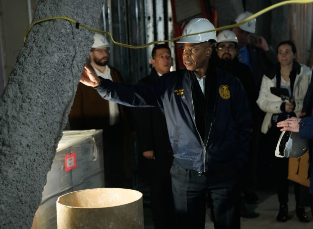 Alcalde Adams y organizaciones comunitarias exigen a Albany aprobar medidas urgentes para afrontar crisis de vivienda en NYC