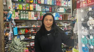 La bodeguera dominicana Carly Peralta, propietaria de CP Mini Market en el Alto Manhattan