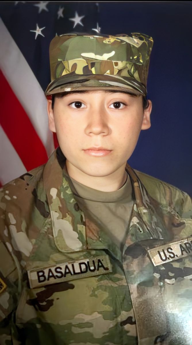 A la soldado de origen mexicano, Ana Basaldua, la encontraron inconsciente en una bahía de mantenimiento en Fort Hood.