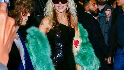 Miley Cyrus llegando al local de Beverly Hills.
