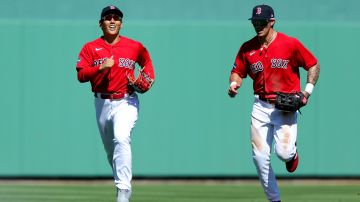 Masataka Yoshida (I) y Jarren Duran (D), jugadores de los Red Sox.
