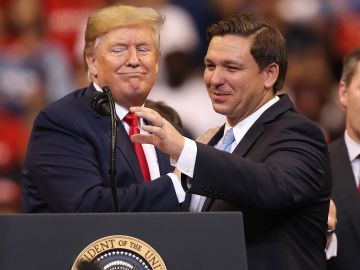 DeSantis dijo que tiene que ocuparse de las "cosas reales", que en el caso de Donald Trump.