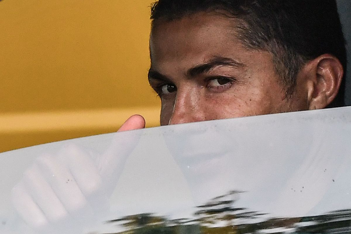 Cristiano Ronaldo  fue visto en su Bugatti Centodieci. / Foto: Getty Images
