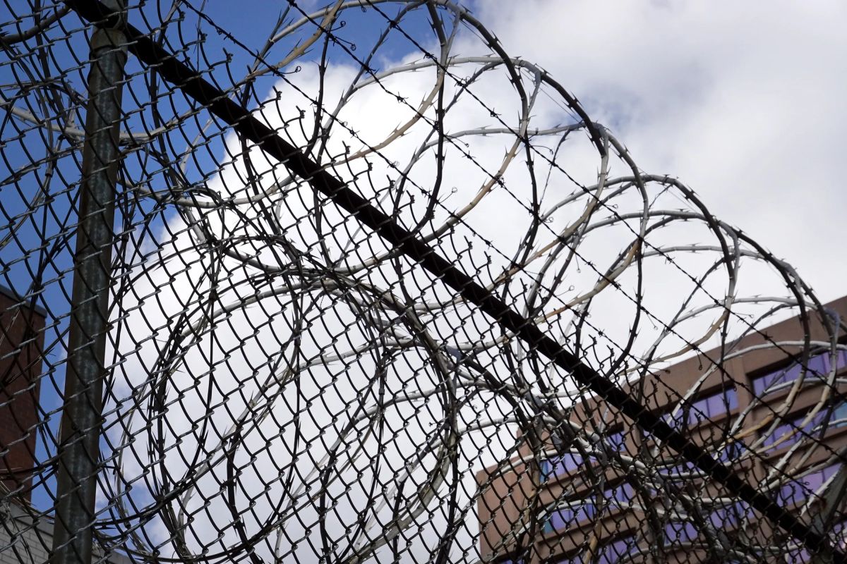 Ex guardia de prisiones se declaró culpable de traficar drogas en Nueva York